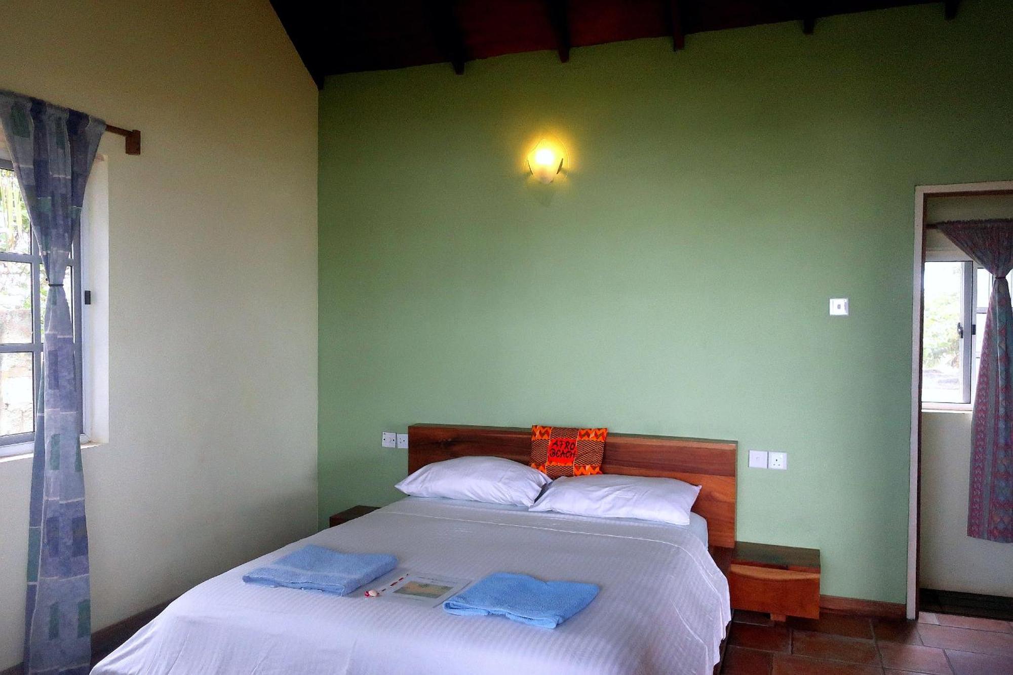 Afro Beach Eco Resort Butre Szoba fotó